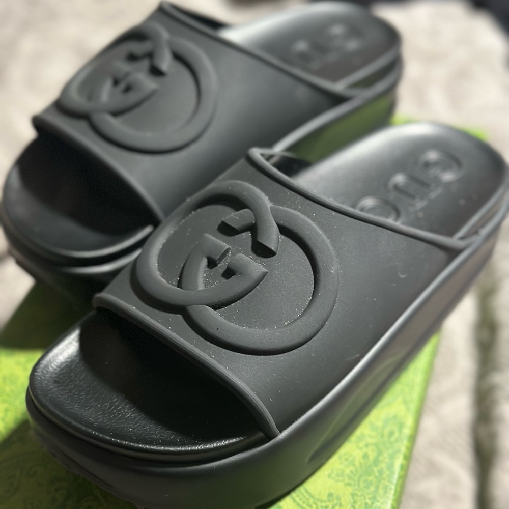 Gucci slides brand new 8